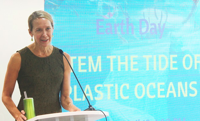 U.S. Consul General Mary Tarnowka speaks at The American Center on April 22, 2018. Photo: Facebook