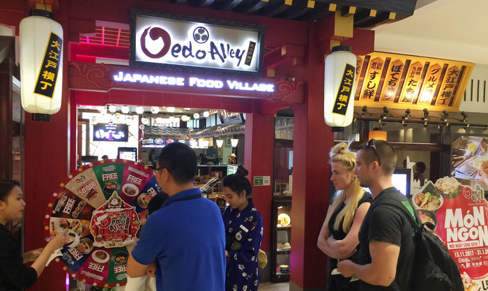 Japanese diners abound on Le Thanh Ton Street, part of ‘Little Tokyo,’ in District 1, Ho Chi Minh City. Photo: Tuoi Tre