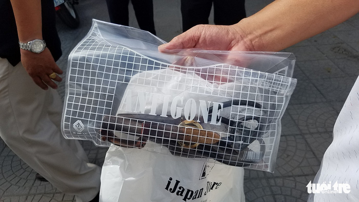 The weapons that Tinh brought along with him. Photo: Tuoi Tre