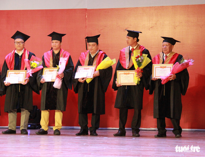 Le Phuoc Thiet (far right) is seen at a convocation in Da Nang, central Vietnam, on June 10, 2018. Photo: Tuoi Tre