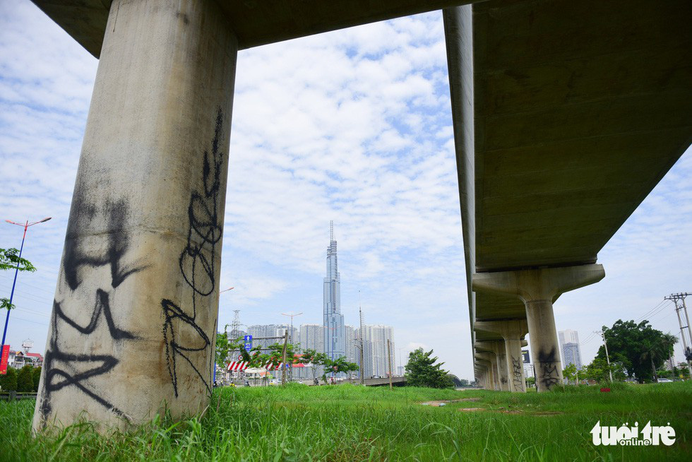 Graffiti are painted on a supporting column of the first metro line in Ho Chi Minh City. Photo: Tuoi Tre