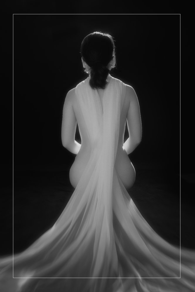 An artistic nude photo by Do Thuy Mai