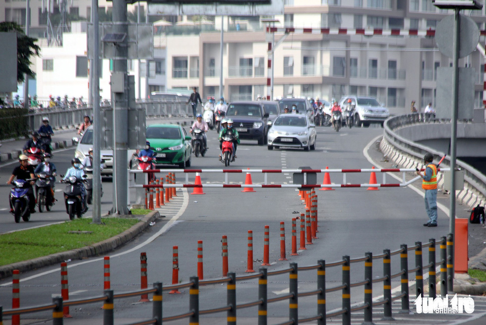 Thu Thiem Tunnel is blocked due to the incident. Photo: Tuoi Tre