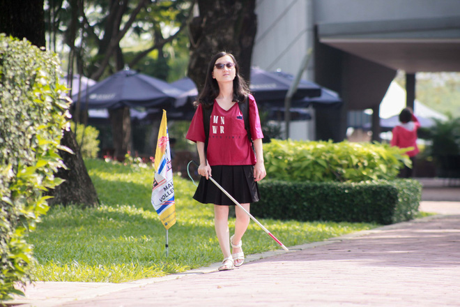 Instead of focusing on her inability to see, Vinh takes advantage of other skills to teach herself and lead her life. Photo: Tuoi Tre
