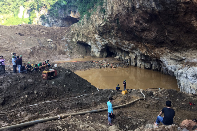 The entrance of the cave is seen in Hoa Binh Province, northern Vietnam, November 4, 2018. Photo: Tuoi Tre