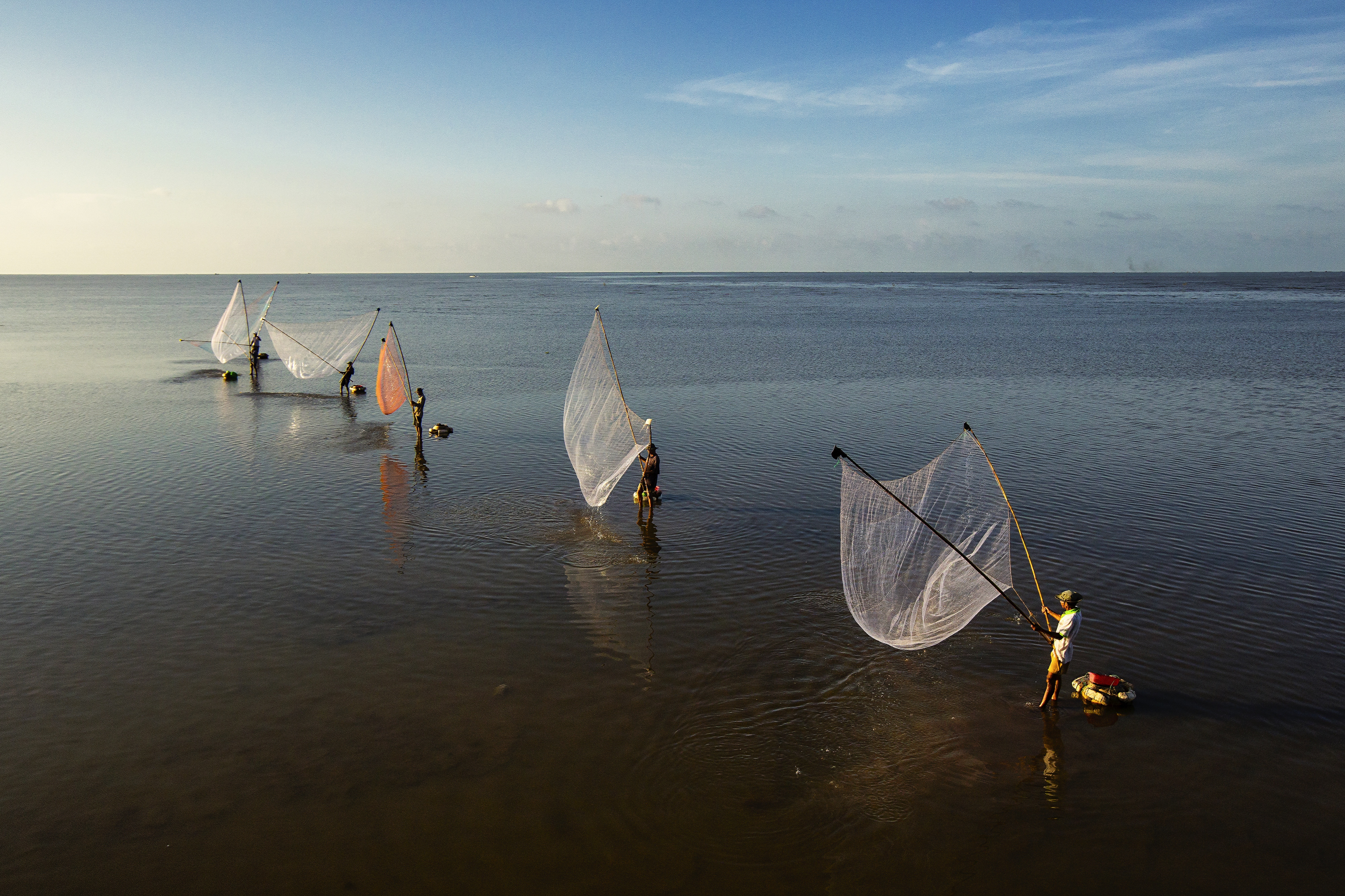 A photo by Nese Ari captured fishermen working in Vietnam