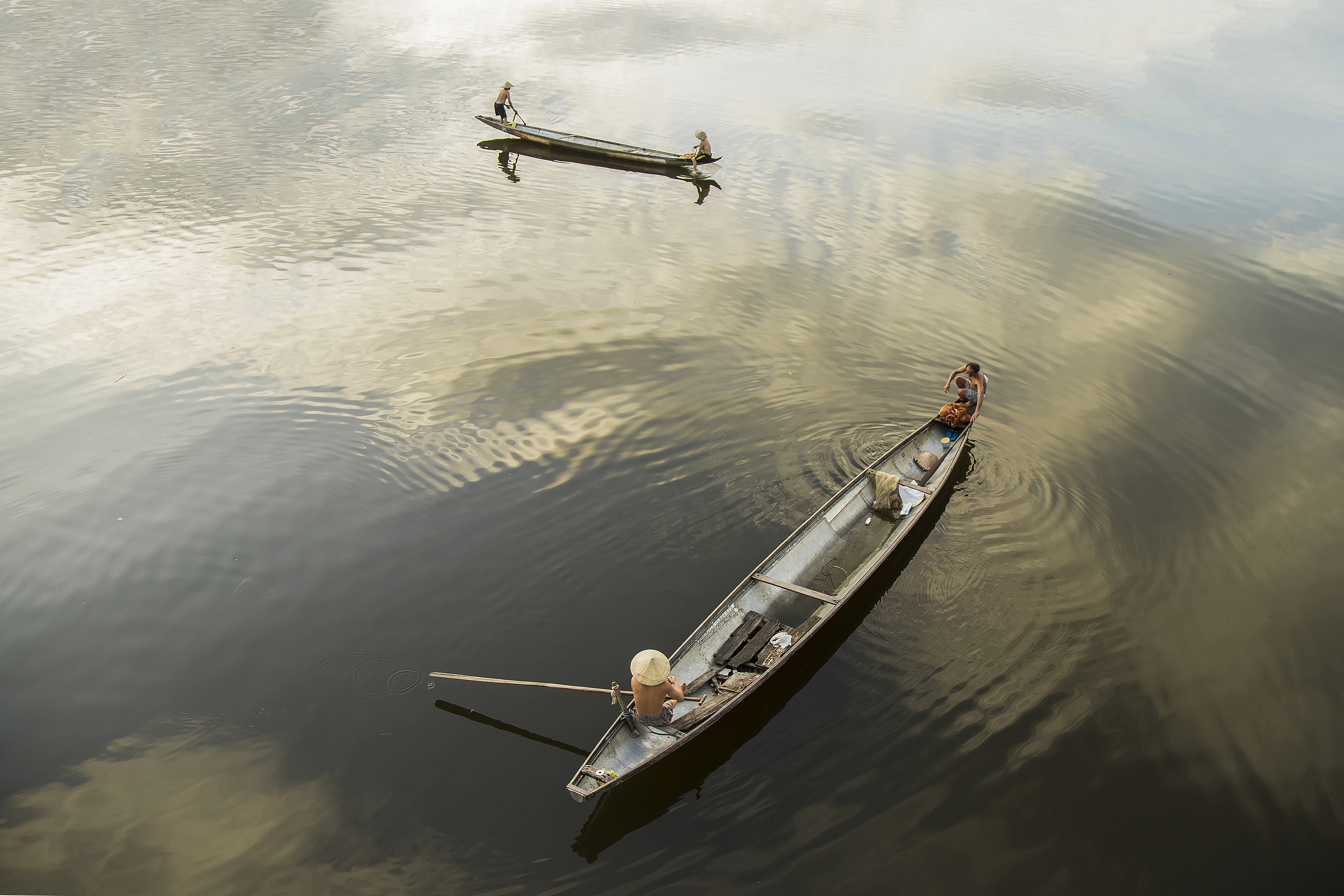 A photo by Nese Ari captured fishermen working in Vietnam