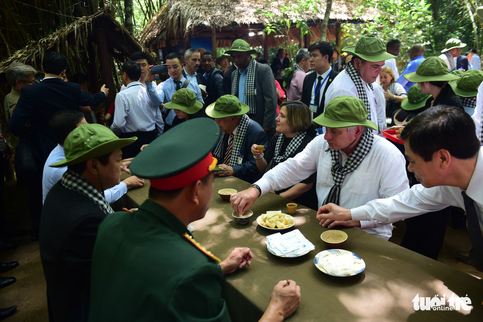 The president and his spouse taste the signature dishes at the site.