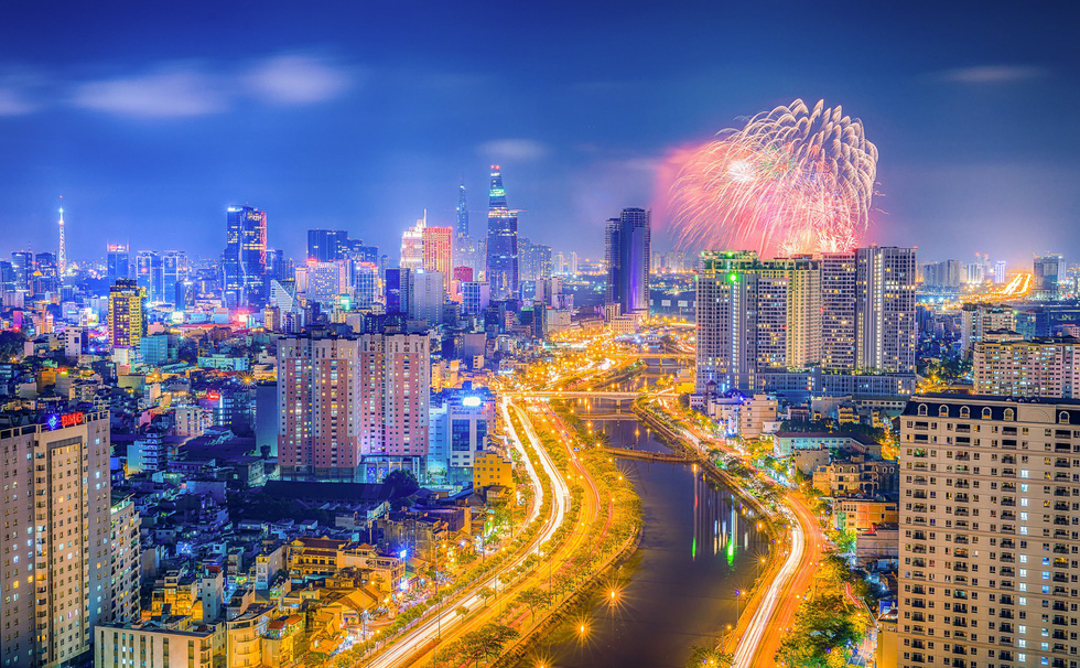 An aerial view of fireworks seen from District 4 on Vietnam National Day on September 2, 2018. Photo: Nguyen Tan Tuan