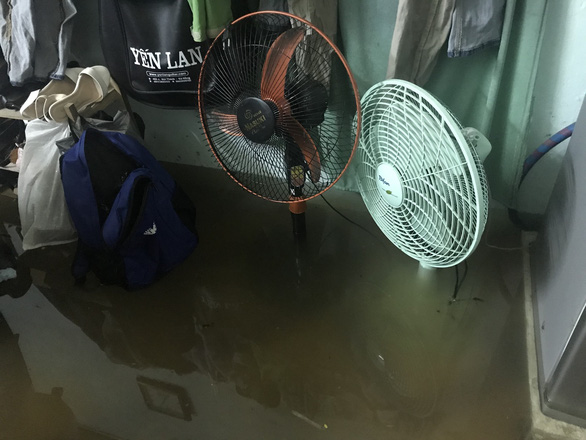 A house is flooded in Da Nang City. Photo: Tuoi Tre