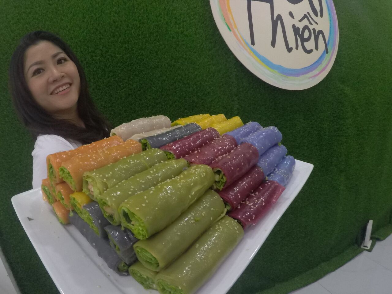 Nguyen Thi Thanh Nguyen showcases her signature colorful pho cuon (pho rolls) in a photo provided to Tuoi Tre News.