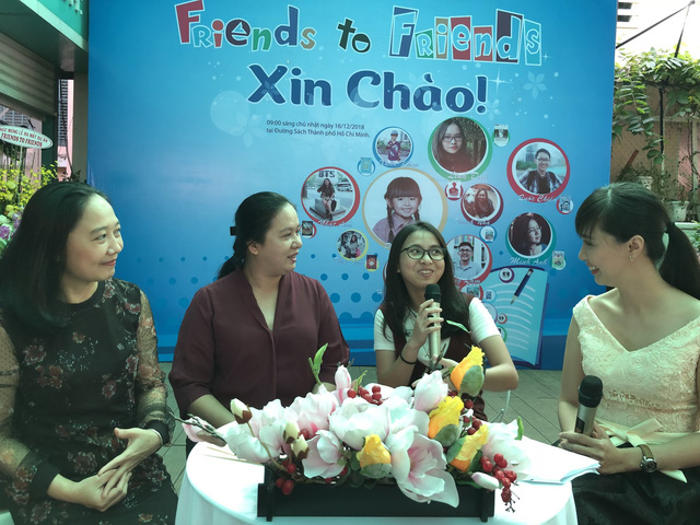 Ngo Thanh Nha (second right) shares thoughts about her comic, ‘Big Brother’s Shadow’, at the project’s debut fair.