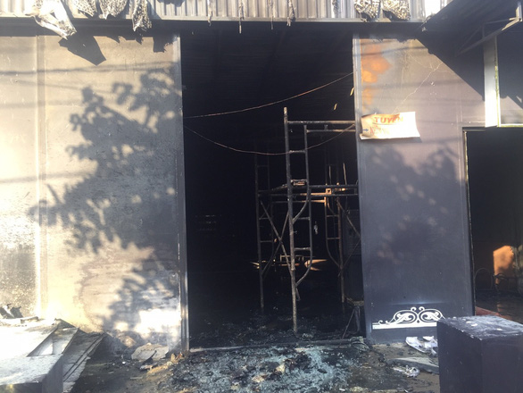 An eatery in Dong Nai Province in southern Vietnam is gutted after a fire on December 21, 2018. Photo: Tuoi Tre