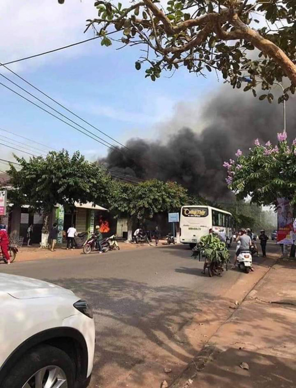 A column of smoke arises from an eatery in Dong Nai Province in southern Vietnam on December 21, 2018. Photo: Tuoi Tre