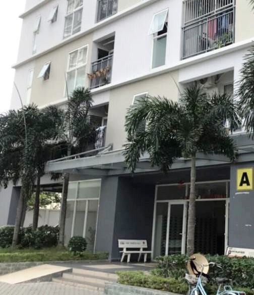 The entrance to Block A of the apartment complex. Photo: Tuoi Tre