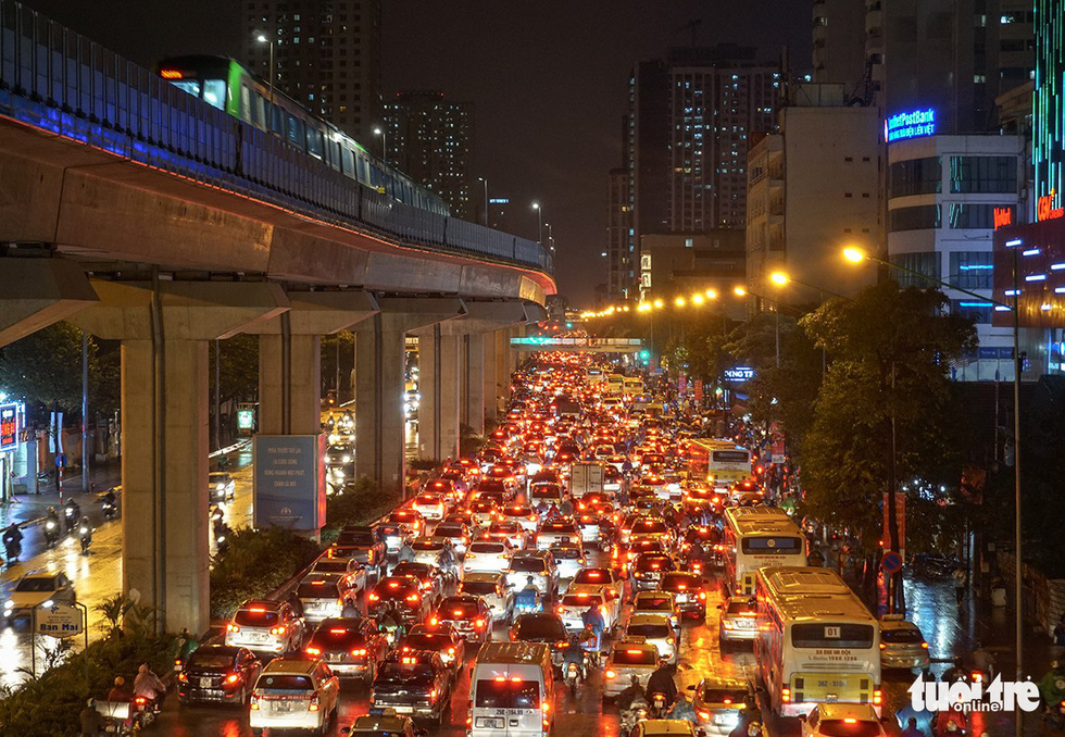 A traffic congestion on a street in Hanoi on December 28, 2018. Photo: Tuoi Tre