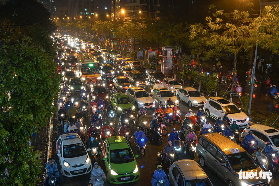 A traffic congestion on Xa Dan Street in Hanoi on December 28, 2018. Photo: Tuoi Tre
