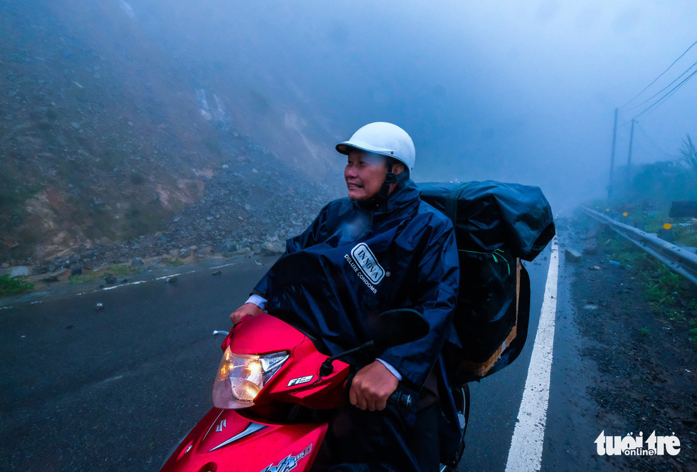 Nguyen Duc Gia, a commuter, said he almost crashed into a pile of rocks. Photo: Tuoi Tre
