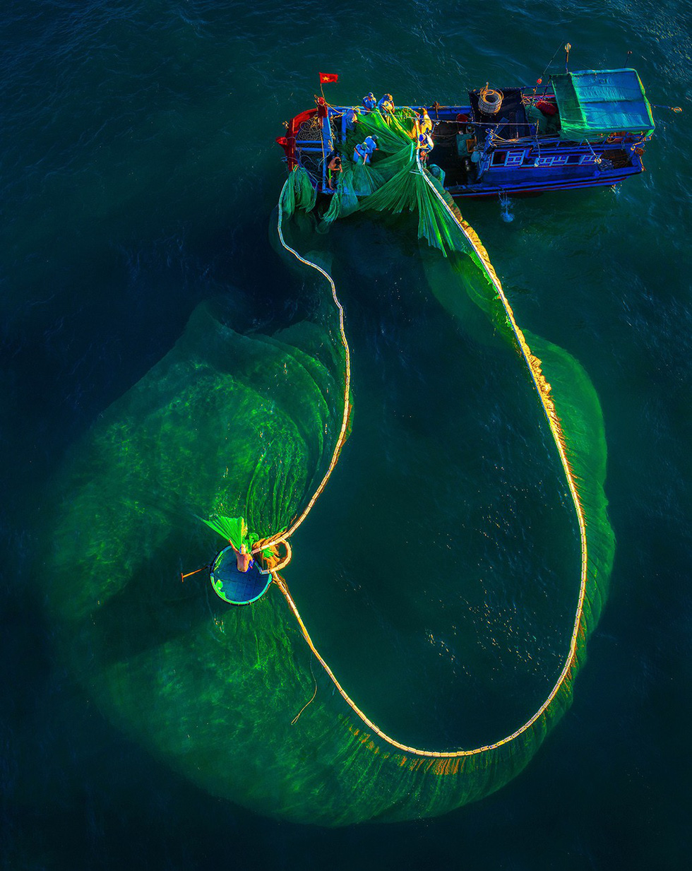 Fishermen ready to lure in their bounty. Photo: TRAN BAO HOA