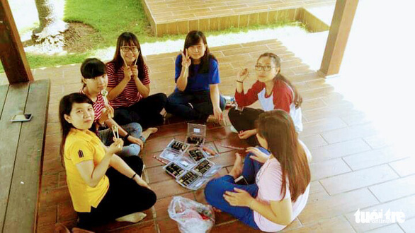 University students enjoy their small party at a park in Ho Chi Minh City. Photo: My Linh / Tuoi Tre