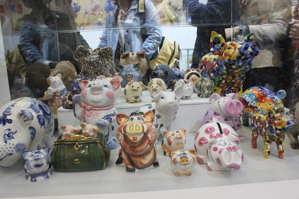 Some pigs appear more colorful than their peers. Photo: Thien Dieu / Tuoi Tre