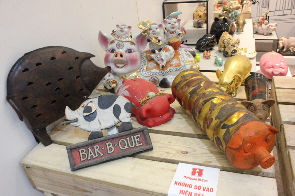 Pig figurines on display at the exhibition. Photo: Thien Dieu / Tuoi Tre