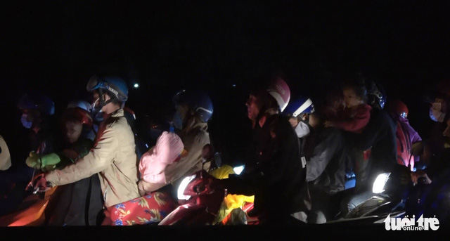 Motorcyclists travel to Ho Chi Minh City as of 9:00 pm. Photo: Chi Quoc / Tuoi Tre