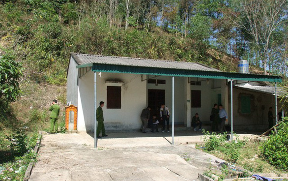 Police officers search an abandoned house in Dien Bien Province where the body of a female college student was found days after her murder. Photo: Thanh Trung