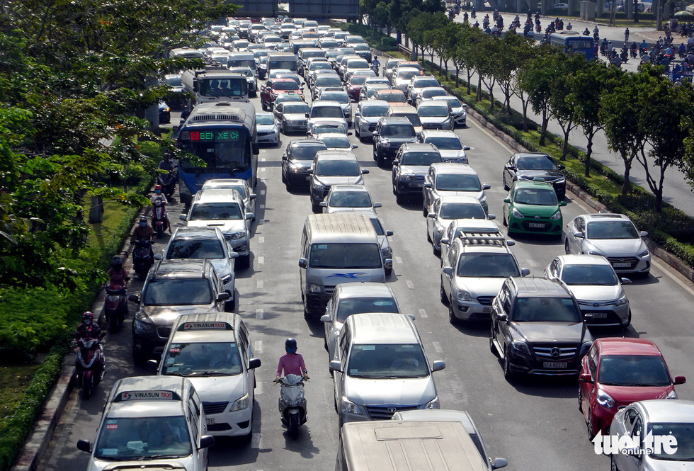 Cars move on Dien Bien Phu Street in Ho Chi Minh City, February 19, 2019. Photo: Le Phan / Tuoi Tre