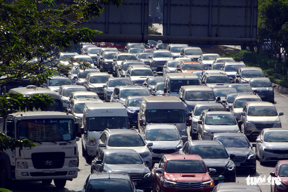 Cars move on Dien Bien Phu Street in Ho Chi Minh City, February 19, 2019. Photo: Le Phan / Tuoi Tre