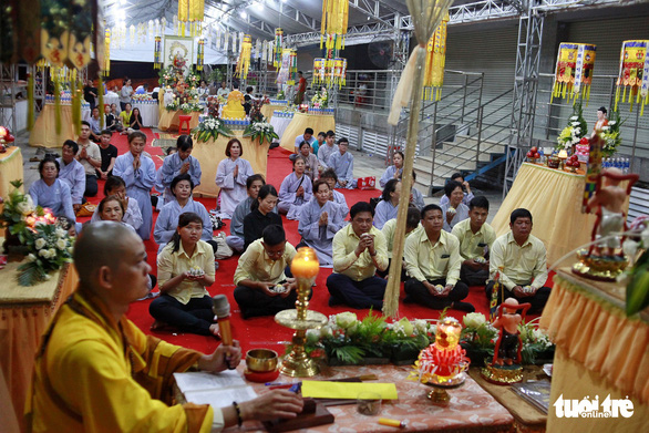 The developer and residents pray for those killed in a 2018 fire that hit the Carina Plaza apartment complex in District 8, Ho Chi Minh City, March 11, 2019. Photo: Hoang Dong / Tuoi Tre