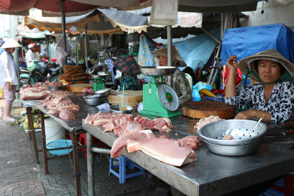  Tran Thi Sen, 49, sells pork at the venue. 