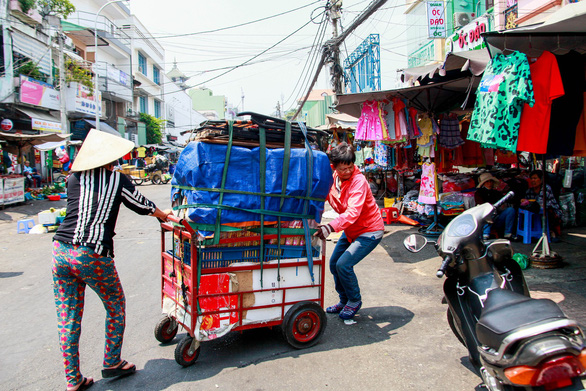 A family sets up a stall to begin selling their products.