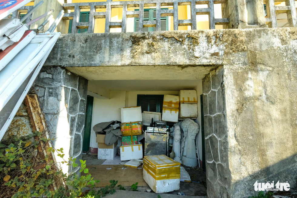 The basement of the ‘Dinh Tinh Truong’ provincial governor’s palace in Da Lat, Vietnam is used as a storage room for a local exhibitor. Photo: Mai Vinh / Tuoi Tre