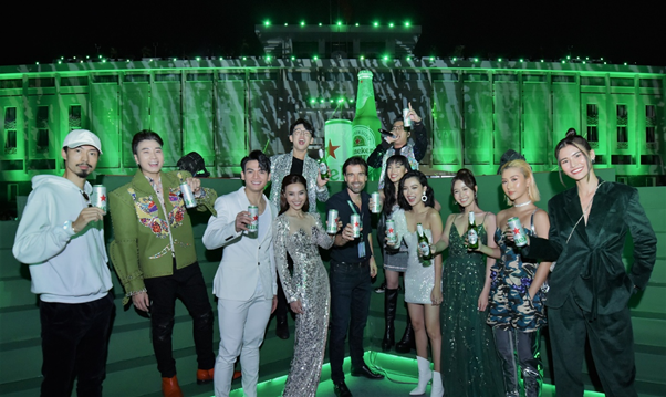 Heineken Silver is a smooth and easy-to-drink beer, which retains the signature Heineken full-bodied taste known around the world since 1873, perfect for a wide range of occasions.