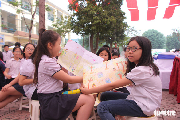 Students of Trung Yen Primary School in Hanoi take part in a drawing contest on April 2, 2019. Photo: Ha Thanh / Tuoi Tre