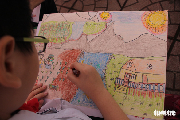 A drawing of green paddy fields, rivers, and mountains bathed in sunlight. Photo: Ha Thanh / Tuoi Tre