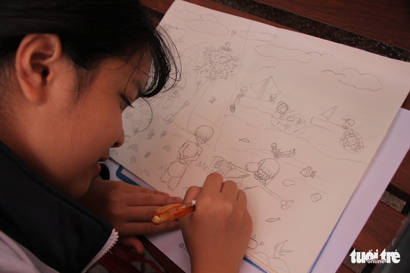 A drawing of people cleaning up trash on land and in the ocean. Photo: Ha Thanh / Tuoi Tre
