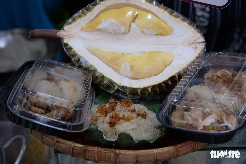  Sticky rice served with durian. Photo: Quan Nam / Tuoi Tre