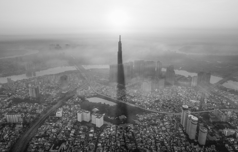  A photo depicting a toxic atmosphere of gas and fumes covering Ho Chi Minh City by Phan Thi Khanh.
