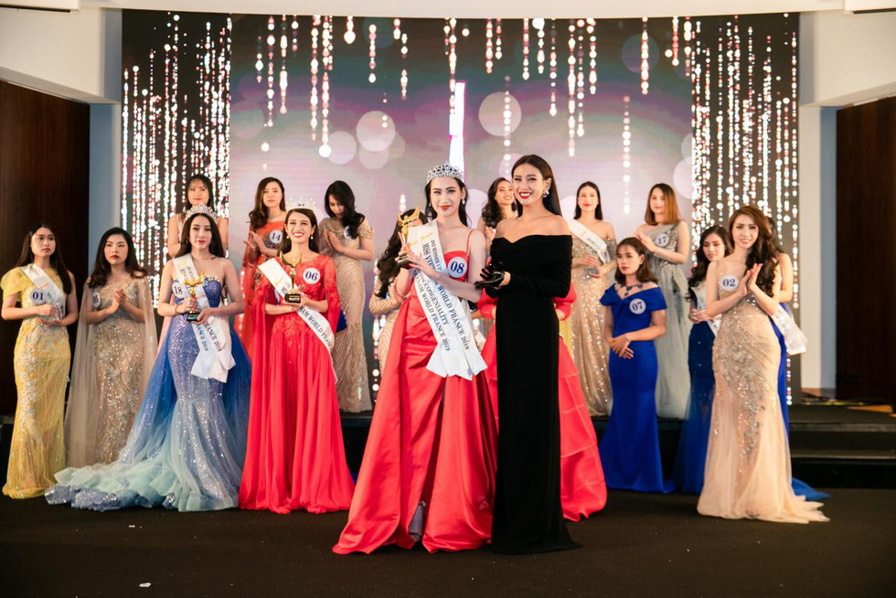 The second runner-up Nguyen Thi Huyen Trang holds her award at the finale night of Miss Vietnam World France 2019 in Paris on April 20, 2019. Photo: Supplied