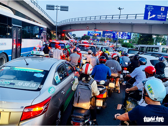 A severe traffic jam on Truong Son Street in Ho Chi Minh City on April 26, 2019. Photo: Cong Trung / Tuoi Tre