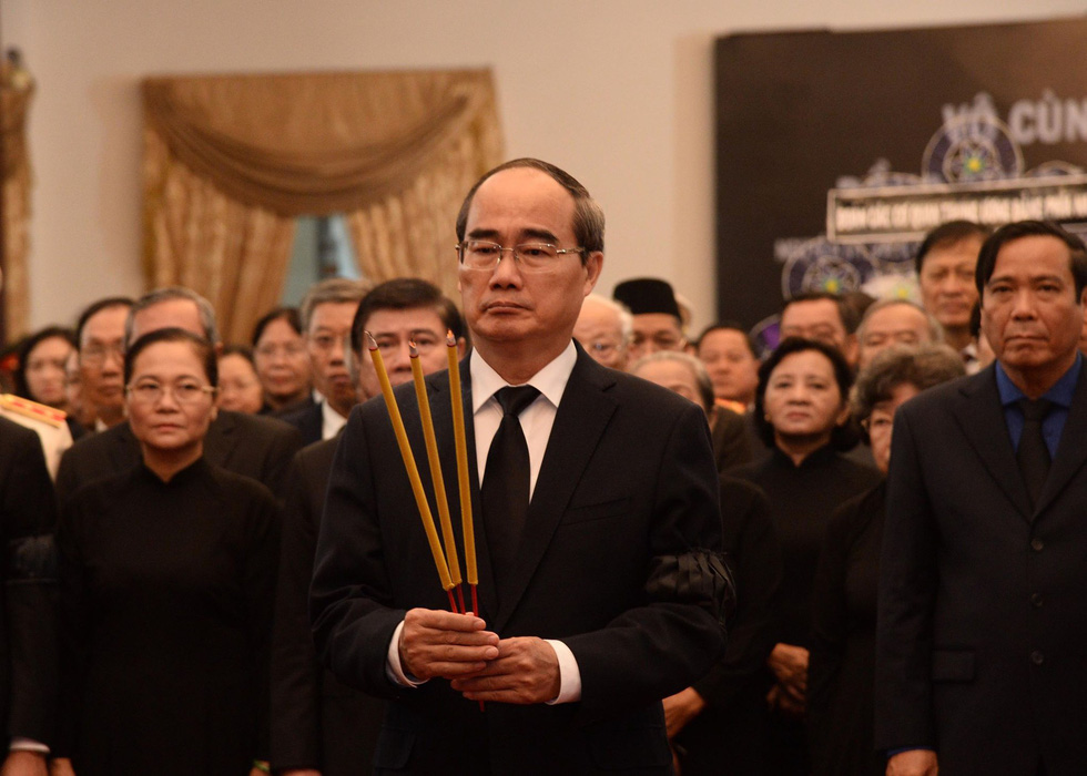 Chairman of the Ho Chi Minh City Party Committee Nguyen Thien Nhan attends the funeral at the Reunification Palace.