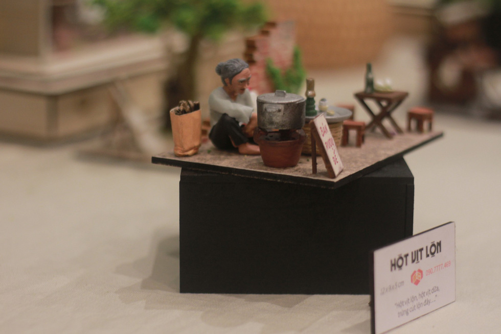 A miniature depicting an old woman selling hot vit lon, or fetal duck eggs. Photo: Mai Thuy / Tuoi Tre
