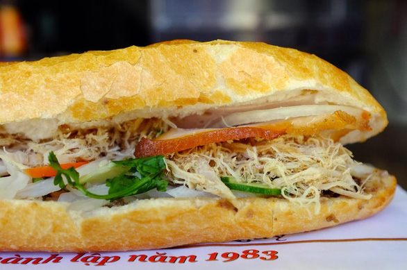 Regular Banh mi thit. Photo: Chanh Niem / Tuoi Tre