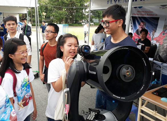 Students experience operating telescopes at the 3rd annual Space Day in Ho Chi Minh City, Vietnam on June 12, 2019. Photo: Trong Nhan / Tuoi Tre