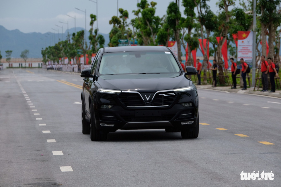 Guests are invited to test out Vinfast cars at the event. Photo: Nam Tran / Tuoi Tre