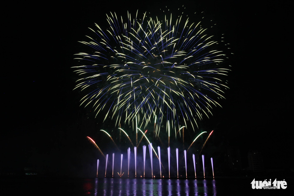A part of Finnish team fireworks JoHo Pyro Professional AB performance at Da Nang International Fireworks Festival 2019 on June 15, 2019. Photo: Tan Luc / Tuoi Tre