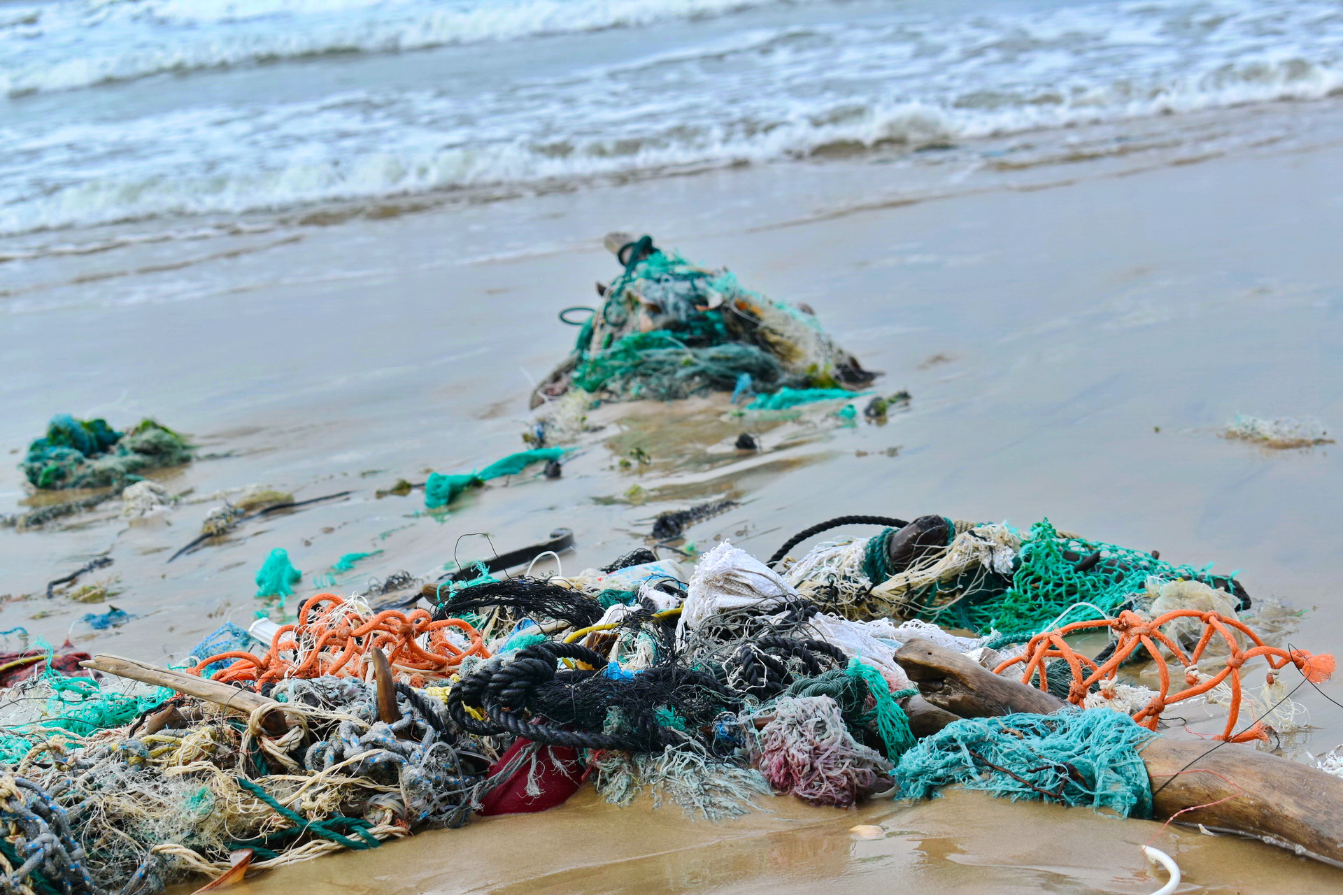The Ke Ga Beach in Binh Thuan Province, Vietnam is littered with trash from human activities. Photo: Tuan Son / Tuoi Tre News