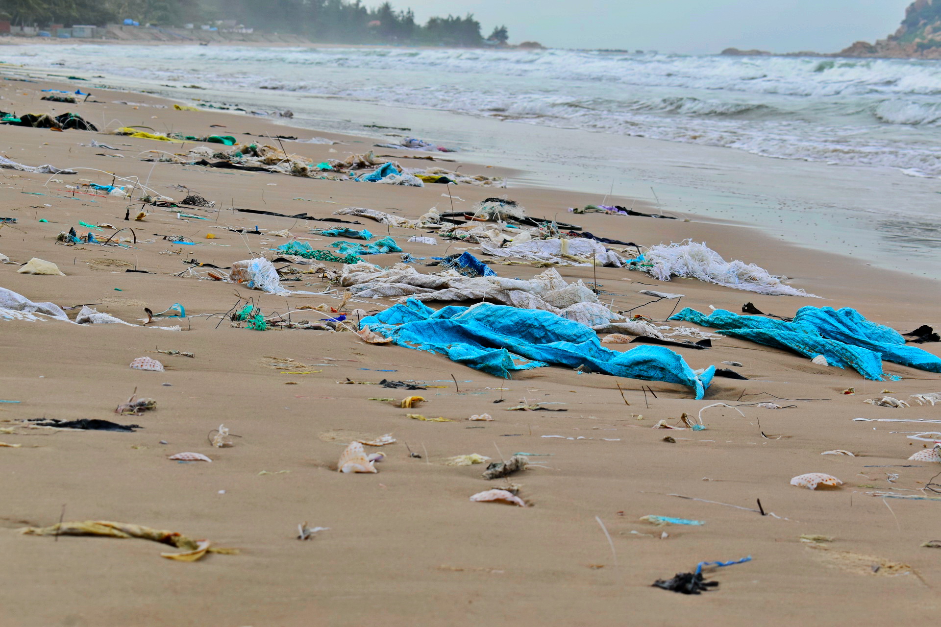 The Ke Ga Beach in Binh Thuan Province, Vietnam is littered with trash from human activities. Photo: Tuan Son / Tuoi Tre News